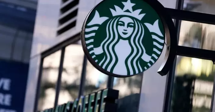 杯身玩創意？國外星巴克店員改標語讚顧客火辣 女客尷尬：真係好唔自在