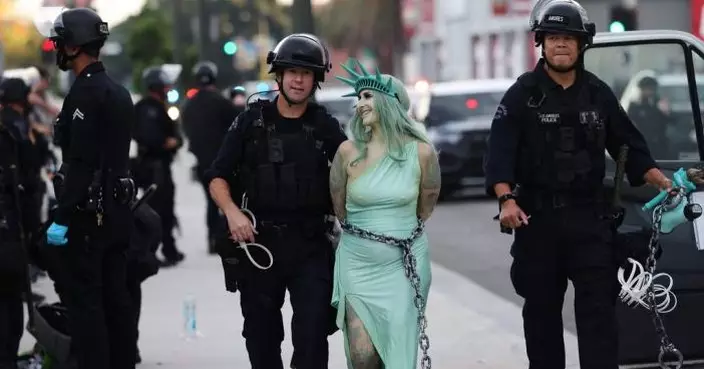 洛杉磯反特朗普示威者聚集聯邦機構外　警方清場拘捕多人