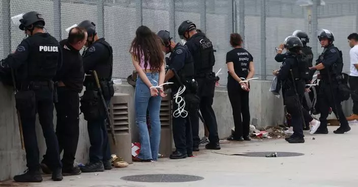 洛杉磯大規模反對特朗普示威活動後 警方下驅散令共75人被捕