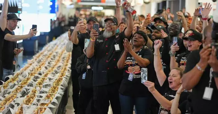費城機場創健力士紀錄 1291份芝士牛扒排成最長隊伍