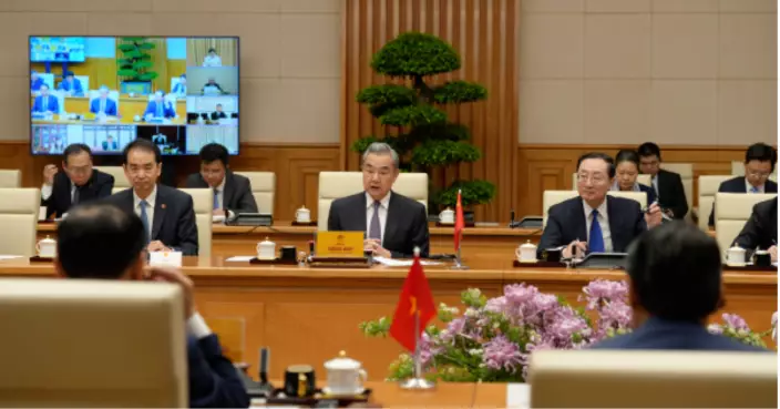 王毅：個別大國動輒訴諸武力衝擊世界和平  強權政治沒有出路