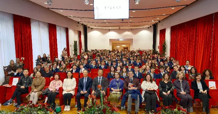 羅馬大學孔子學院辦新春活動 學生演跨時空短劇展現中意文化交流