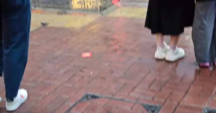 香港街頭跌利是無人執？引「傳統禁忌」熱議  網民：多數情況下碰不得