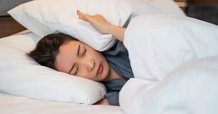 鼻鼾聲過大影響睡眠 夫妻分房睡是否會傷害感情？過來人分享真實經驗