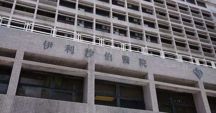 重慶大廈賓館單位凌晨起火  一男子吸入濃煙不適送院