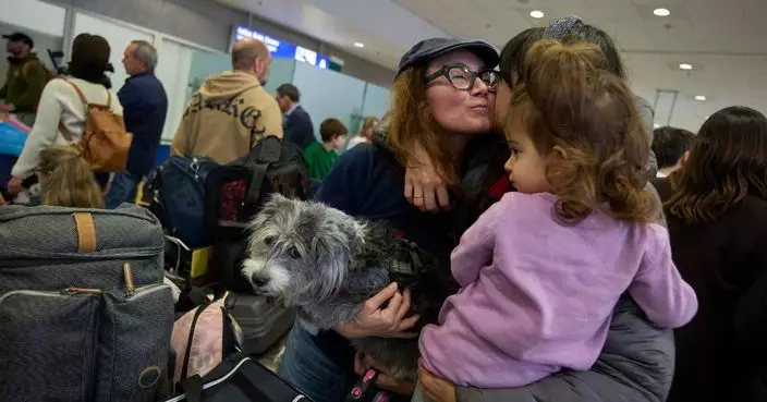 中東局勢 | 希臘政府包機接走國民 戰火下寵物獲準與主人一齊撤離