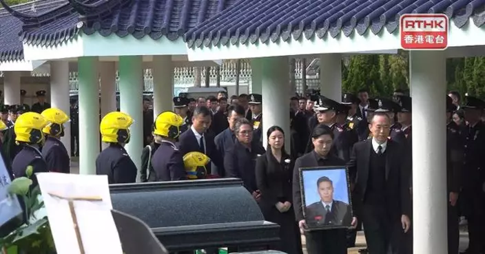 政府向宏福苑火災殉職消防隊目何偉豪家屬發放615萬元援助　