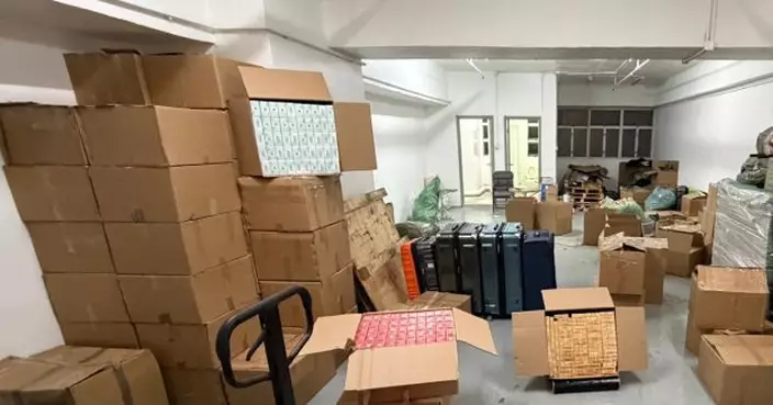 海關搗破利用航空旅客走私香煙的跨國犯罪集團拘30人