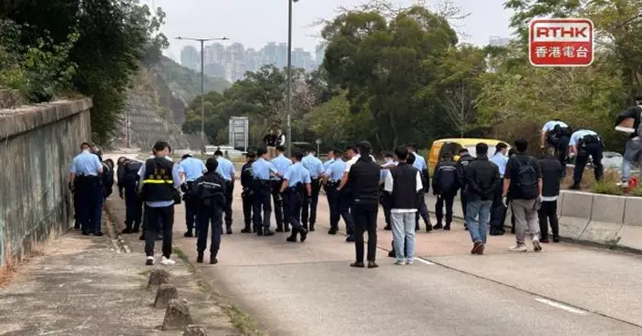 葵涌開槍案大批警員事後在場搜索彈頭　涉事路段已解封