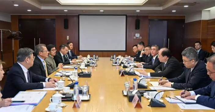 陳茂波與商務部官員在北京共同主持內地與香港經貿合作委員會會議