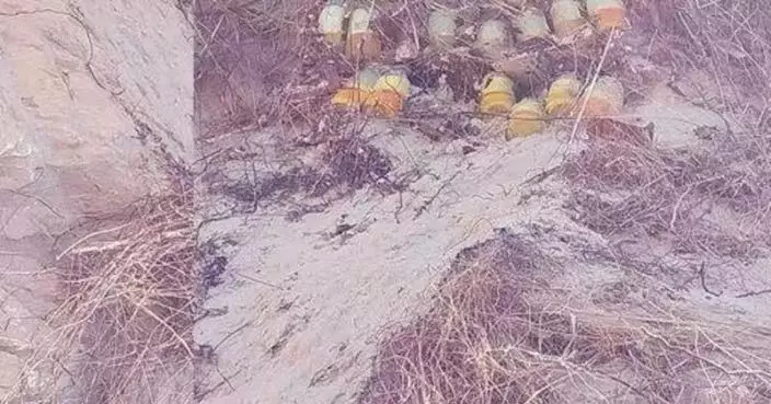 英民眾海灘曬日光浴遭炸傷 警消到場挖出150顆二戰時期「白磷彈」