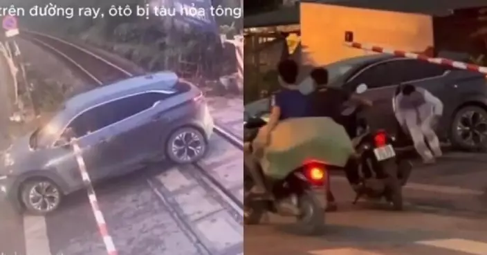 越南私家車故障卡鐵道 司機救車不果驚險逃生 目睹愛車遭火車撞毀