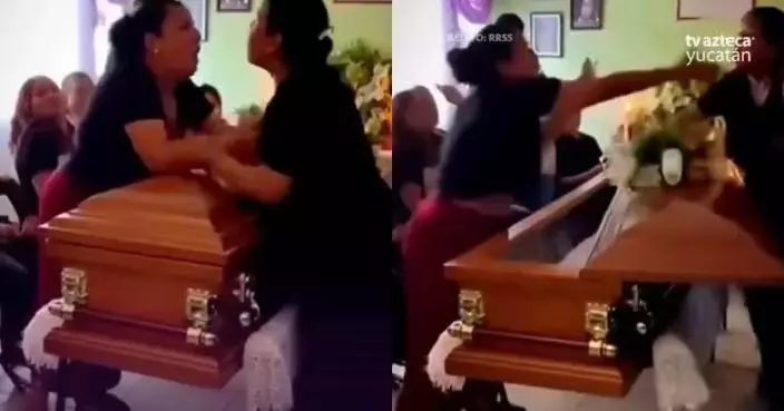 丈夫葬禮上驚揭被出軌 墨西哥婦與小三當場互毆掀棺蓋上演MMA！
