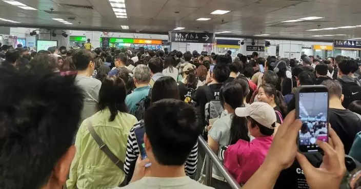 長假最後一天迎返港高峰 截至下午4時近33.8萬人次入境