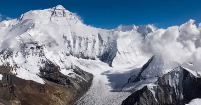 珠峰行山騙局！尼泊爾黑心嚮導餐飯落毒 逼坐直升機偽造救援記錄