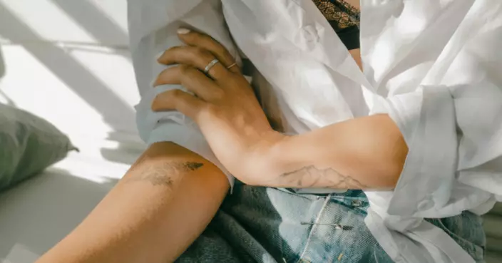 賞花變血案！日本89歲阿伯咬人手臂被捕 用擔架抬走後猝死 警方稱程序無誤