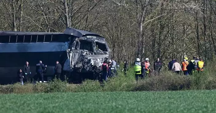 法國高鐵與貨車相撞 列車司機死亡15人傷