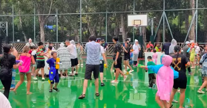 九龍城潑水節一連兩日熱鬧舉行 市民盡情潑水感受泰式新年氣氛