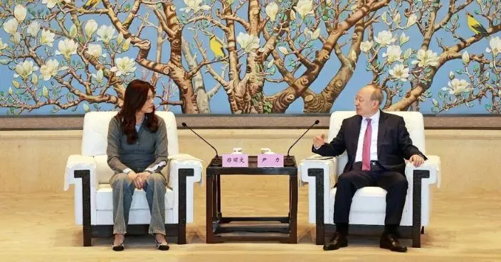 鄭麗文拜會北京市委書記盼深化京台合作 參觀故宮熱情向遊客揮手