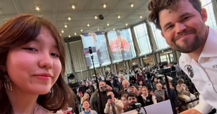 自拍變自爆！哈薩克少女棋手興奮同棋王自拍 下一秒被對方舉報違規