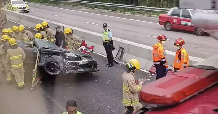 大埔公路私家車自炒撞壆 車身損毀嚴重司機一度被困