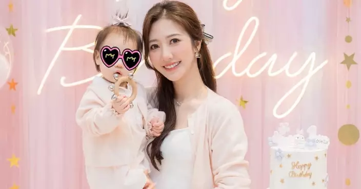 何依婷為愛女舉行粉紅派對慶祝1歲生日 母女裝上陣sweet爆
