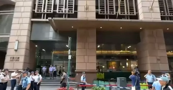 上環商廈外八旬老翁遭人刺傷 兇徒逃去無蹤警方正追緝