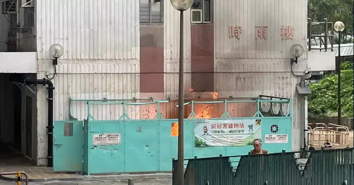 彩雲邨垃圾站起火保安員拖喉灌救不果 消防到場將火救熄