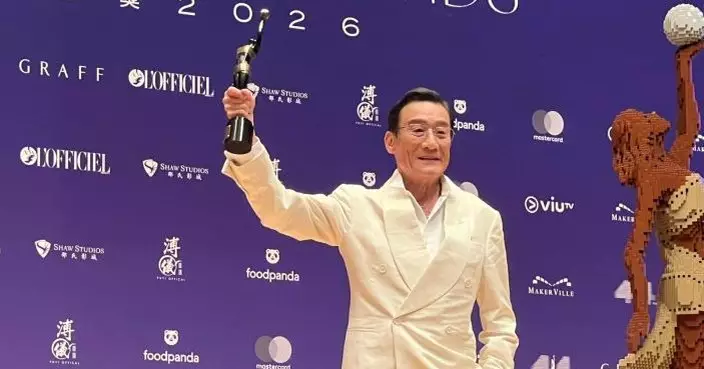 2026金像獎｜梁家輝憑《捕風追影》5度封帝 台上哽咽感謝太太：多謝佢忍咗我44年