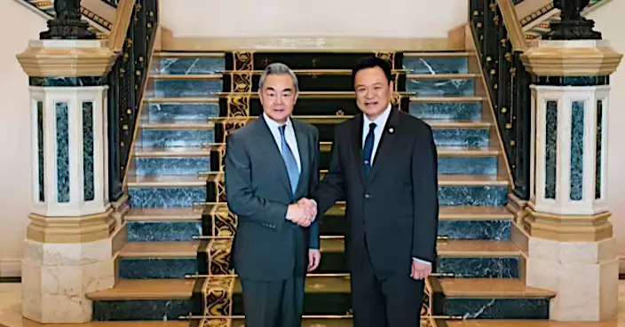 王毅訪泰國晤總理阿努廷 稱中方願與泰方相互尊重信任支持 加強戰略協作