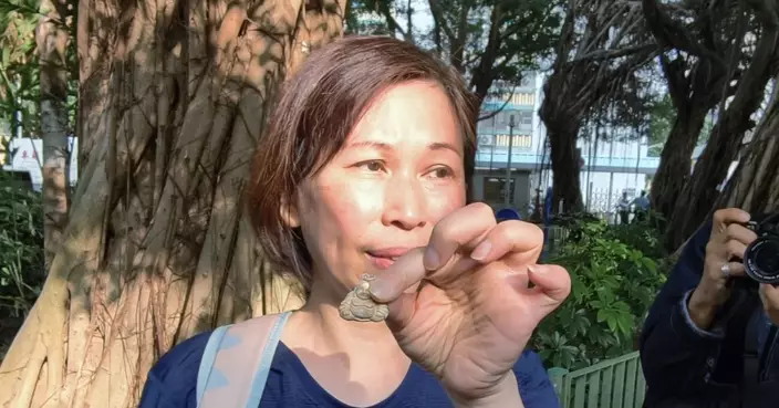 大埔火災｜宏福苑居民續上樓執拾 灰燼中尋回玉鐲金佛稱是「天意」