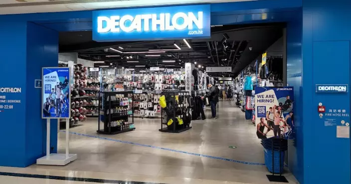 德福廣場迪卡儂7衣物被焚店員救火受傷送院 警追緝1.7米高肥胖身材疑縱火男子