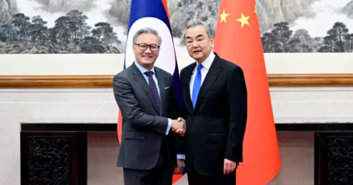 王毅晤老撾副總理兼外長通沙萬 願同老方加強戰略溝通深化合作