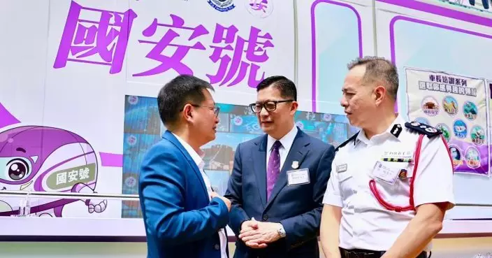 鄧炳強訪九龍小學登「國安號宣傳車」 讚以創新方式讓愛國愛家情懷「觸手可及」