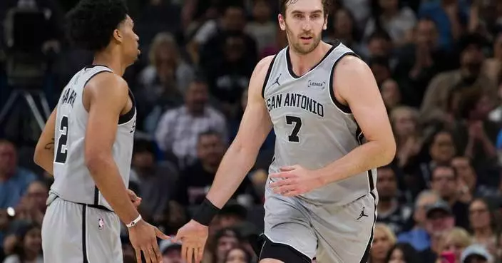 迪艾朗霍士轟25分 助馬刺挫拓荒者