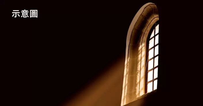 鑽狹窄窗戶疑欲潛入教堂行竊 巴西賊頸部卡住呈「倒掛十字姿態」喪命