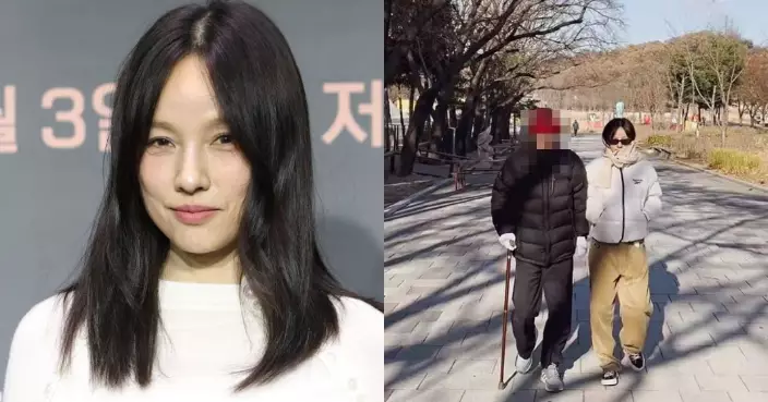 李孝利父親抗病多年後辭世 曾公開溫馨散步合照