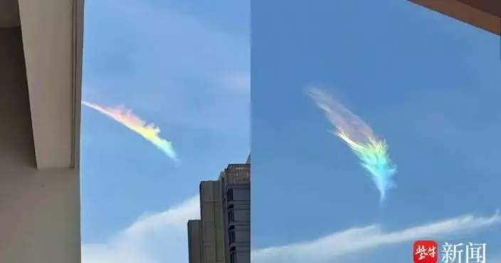 有片！江蘇多地現奇特羽毛狀「七彩祥雲」 罕見虹彩幞狀雲如彩虹披雲端超夢幻