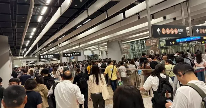 五一黃金周最後一日 截至晚上9時約13.6萬人次內地旅客離港