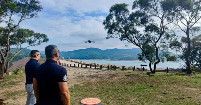 黃金周東壩人流車流顯著增加 警增派人手實施人群管理　無人機助監察交通情況