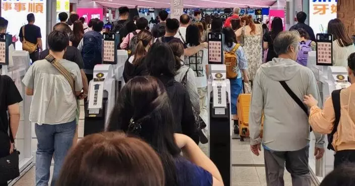 五一黃金周展開 早上逾25.3萬人次出入境 訪港內地客約7.6萬