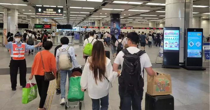 截至晚上9時逾103萬人次出入境 其中19.3萬內地客來港