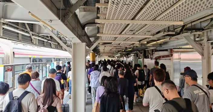 截至上午10時近19萬人次出入境　約6萬內地客來港