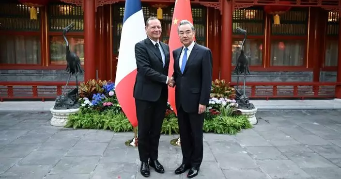 王毅晤法總統外事顧問博納　稱願與法方加強文物歸還合作