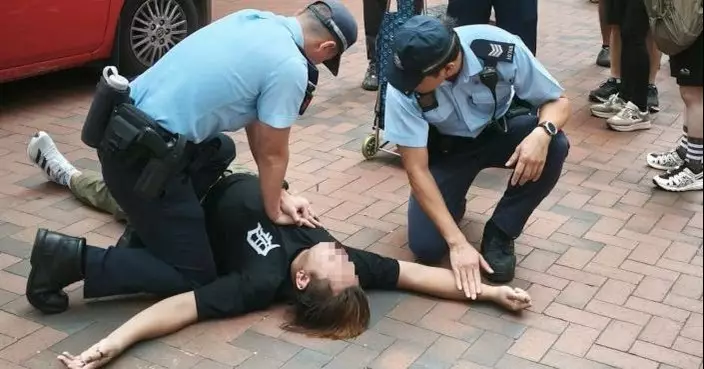 港鐵深水埗站外男子暈倒街頭　警施心外壓急救
