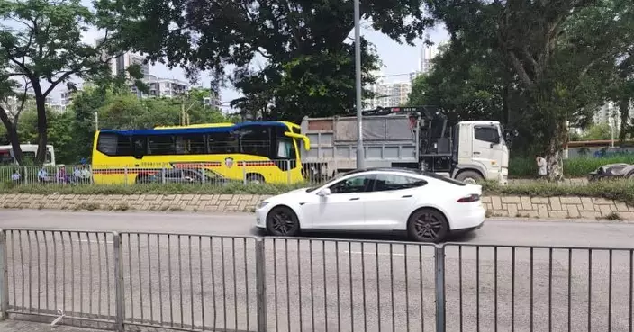 青山公路洪水橋段貨車撞旅巴 2司機及乘客受傷全部清醒送院