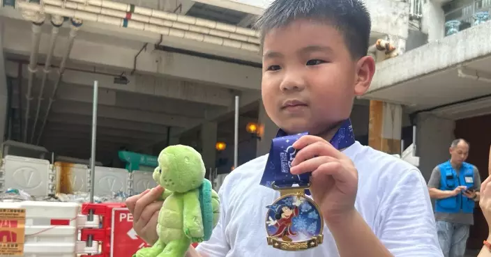 宏建閣6歲小朋友舊居尋回畢業紀念禮物及足球
