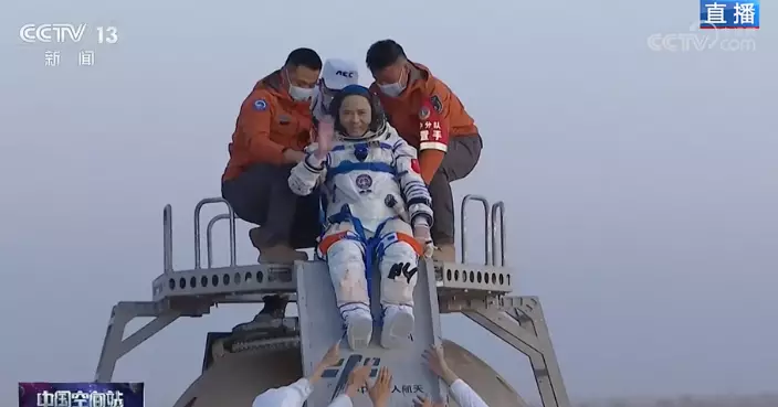 返回艙着陸 神舟二十一號乘組回國