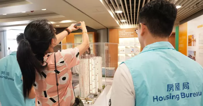 大埔火災｜再有宏福苑業主組團參觀居屋項目模型 何永賢指有業主即場交表