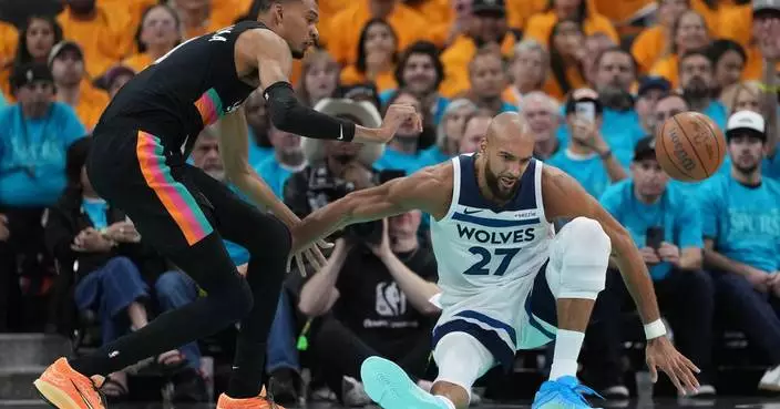 愛華士意外復出助木狼險勝馬刺 文班亞馬12封阻創NBA季後賽紀錄